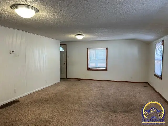 728 NE Kellam Ave, Topeka, KS 66616 - #2