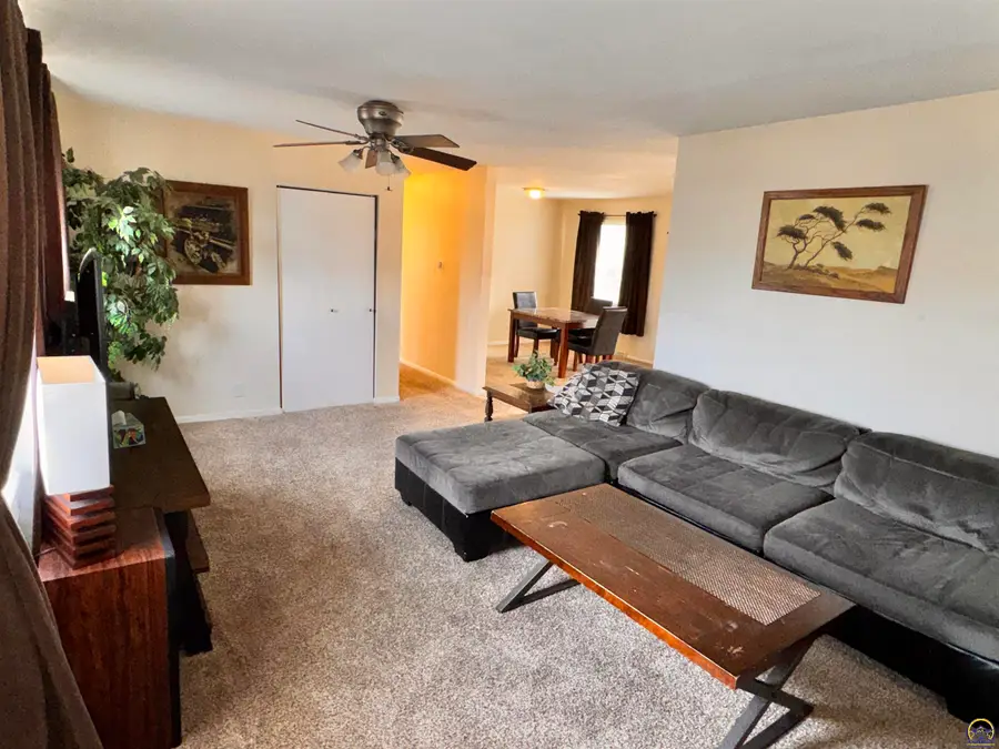 5625 SW 16th St, Topeka, KS 66604 - #2