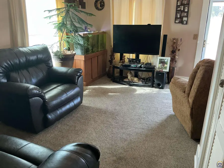 3177 Florida Rd, Pomona, KS 66076 - #3