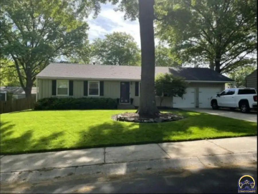 7609 Russell St, Prairie Village, KS 66204 - #3