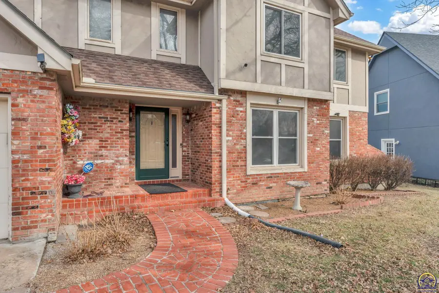 2424 SW Pepperwood Cir, Topeka, KS 66614 - #2