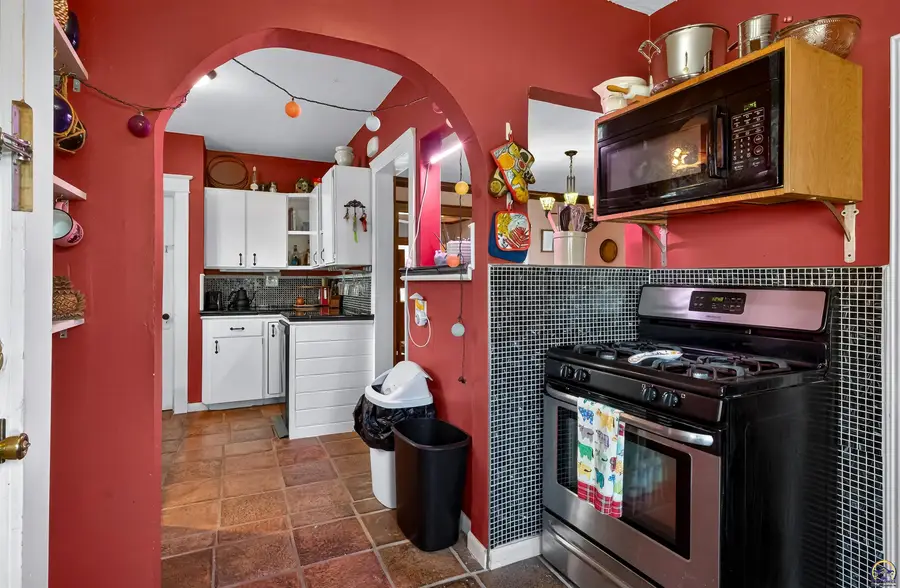 435 SW Elmwood Ave, Topeka, KS 66606 - #3