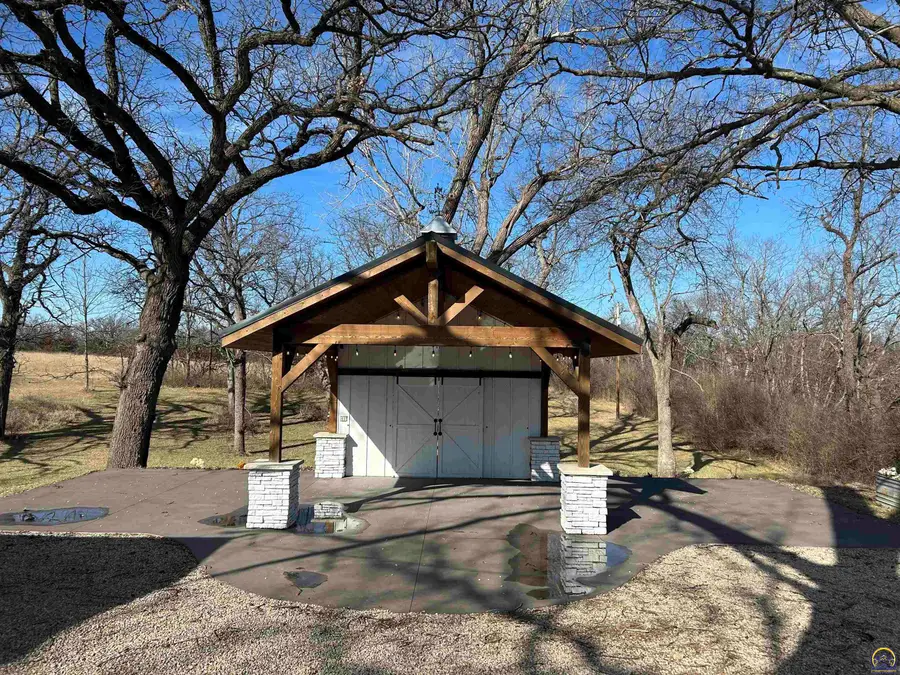 2748 SE 29th St, Topeka, KS 66605 - #3