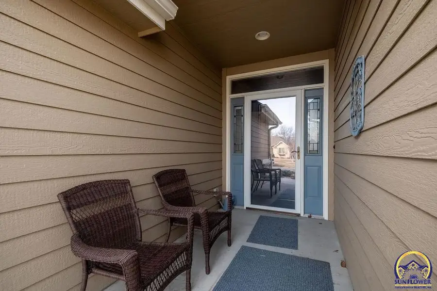 4123 SW Lincolnshire Rd, Topeka, KS 66610 - #2