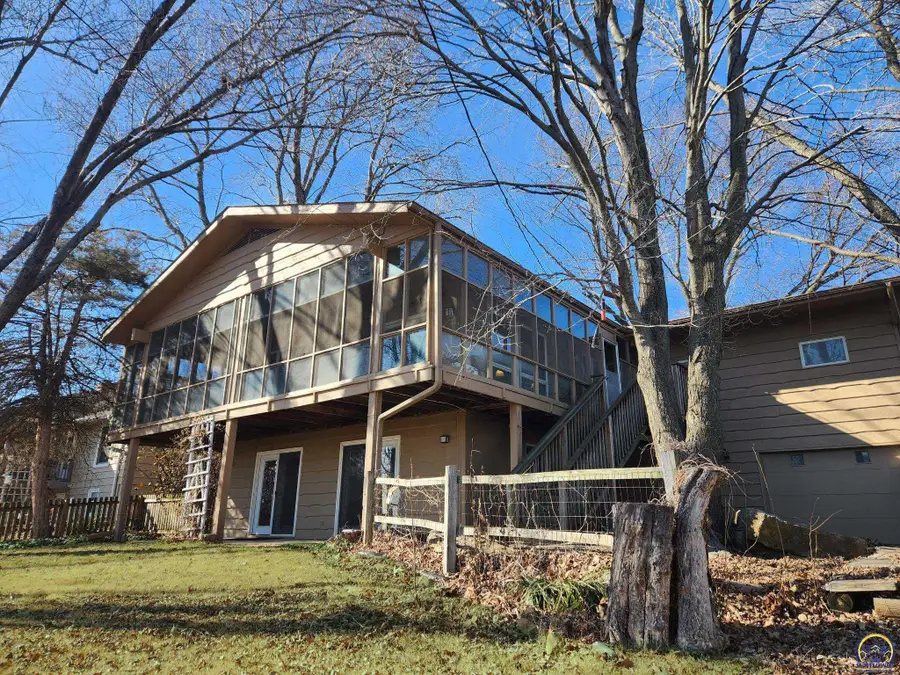 712 Delaware Dr, Ozawkie, KS 66070 - #3