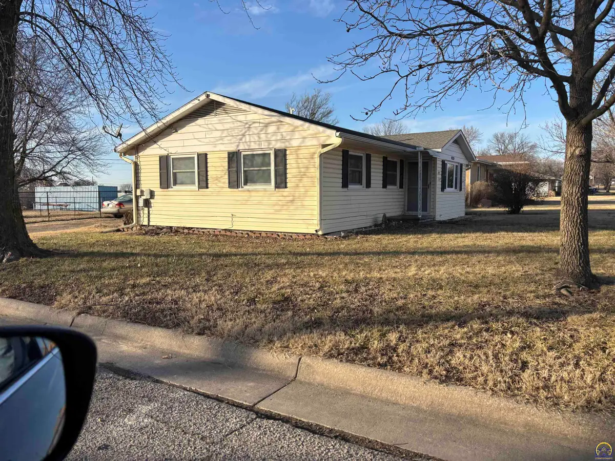 1015 4th St, Madison, KS 66860 - #1