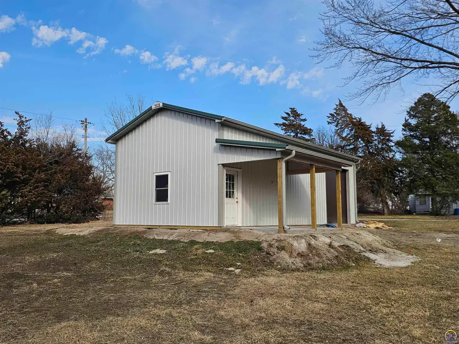 719 Neosho St, Neosho Rapids, KS 66864 - #3