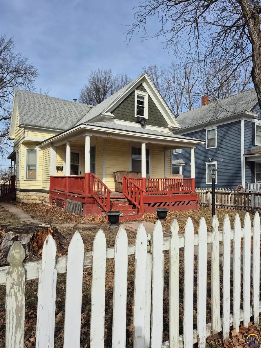 811 SW Lincoln St, Topeka, KS 66606 - #2