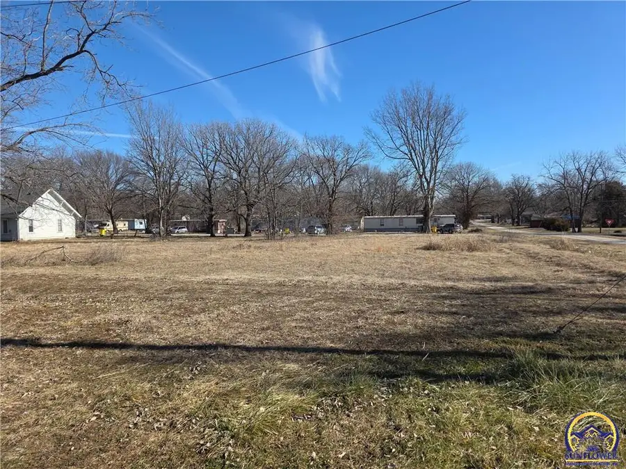 131 S 8th St, Quenemo, KS 66528 - #3
