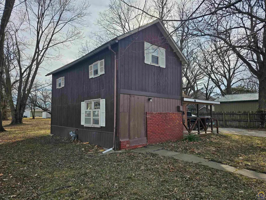 613 Lincoln St, Osage City, KS 66523 - #2