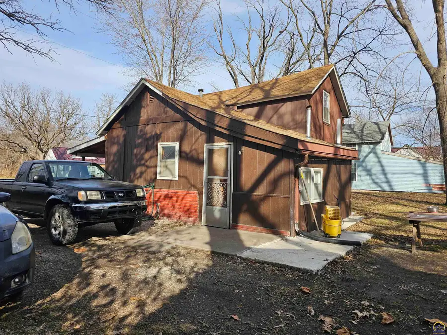 613 Lincoln St, Osage City, KS 66523 - #3