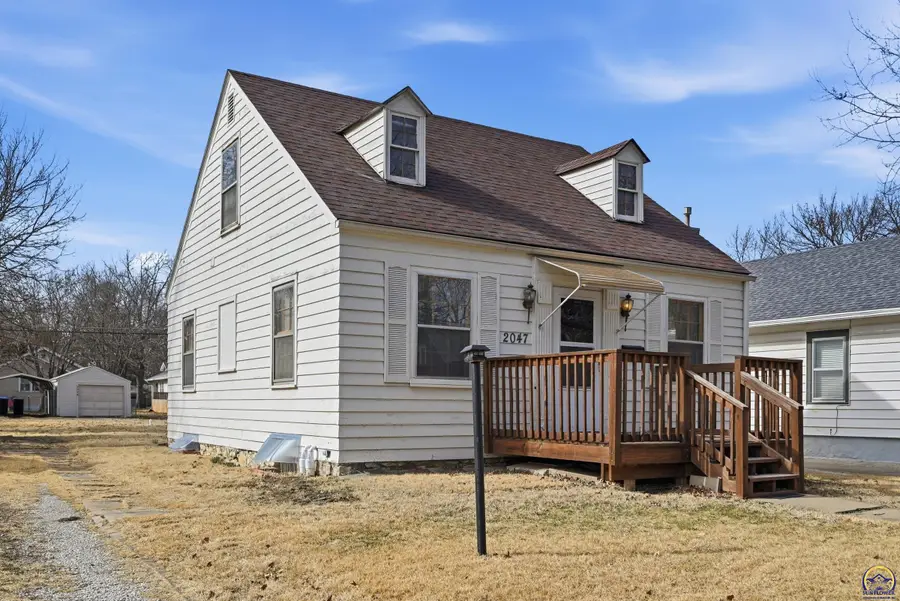 2047 SW Lincoln St, Topeka, KS 66604 - #2