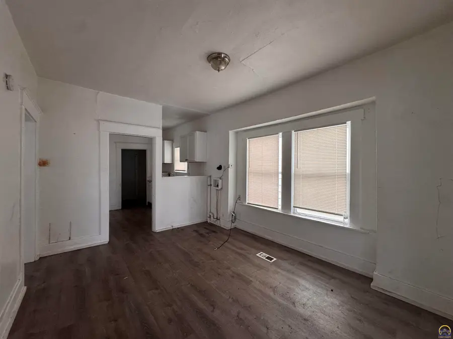 216 SE Lake St, Topeka, KS 66607 - #2