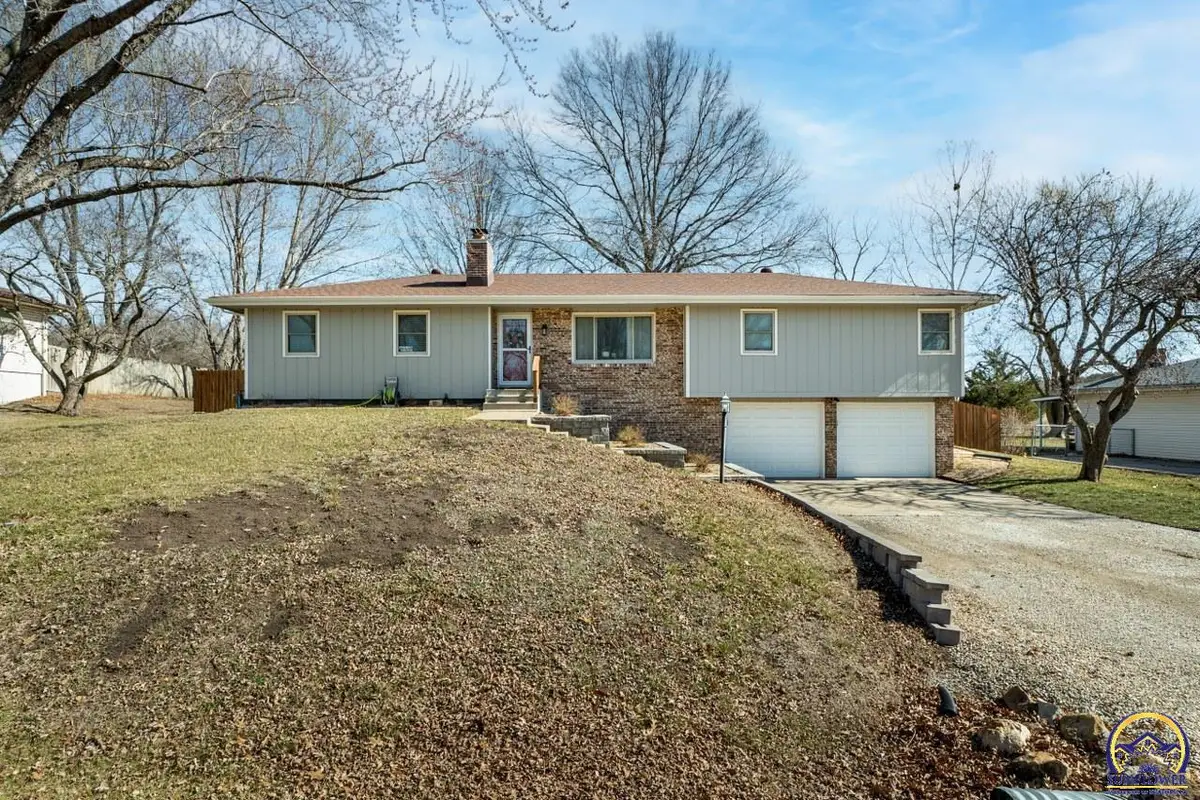 5130 NW Kendall Dr, Topeka, KS 66618 - #1