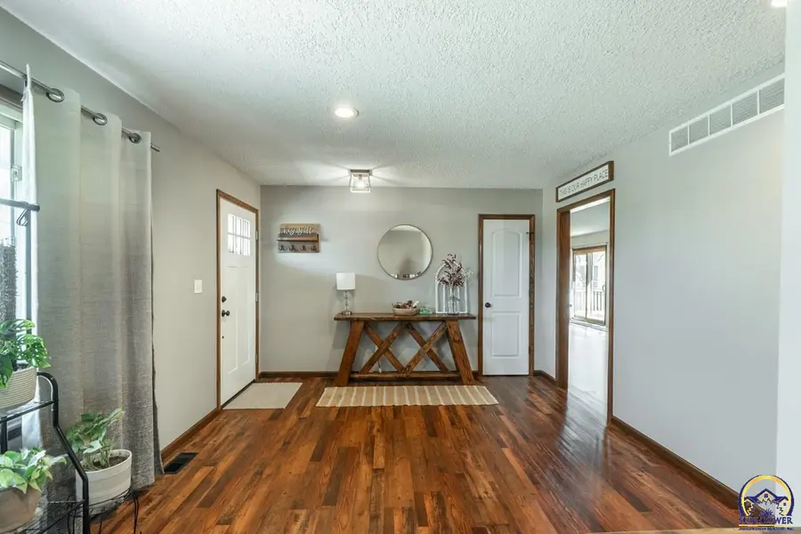 5130 NW Kendall Dr, Topeka, KS 66618 - #3