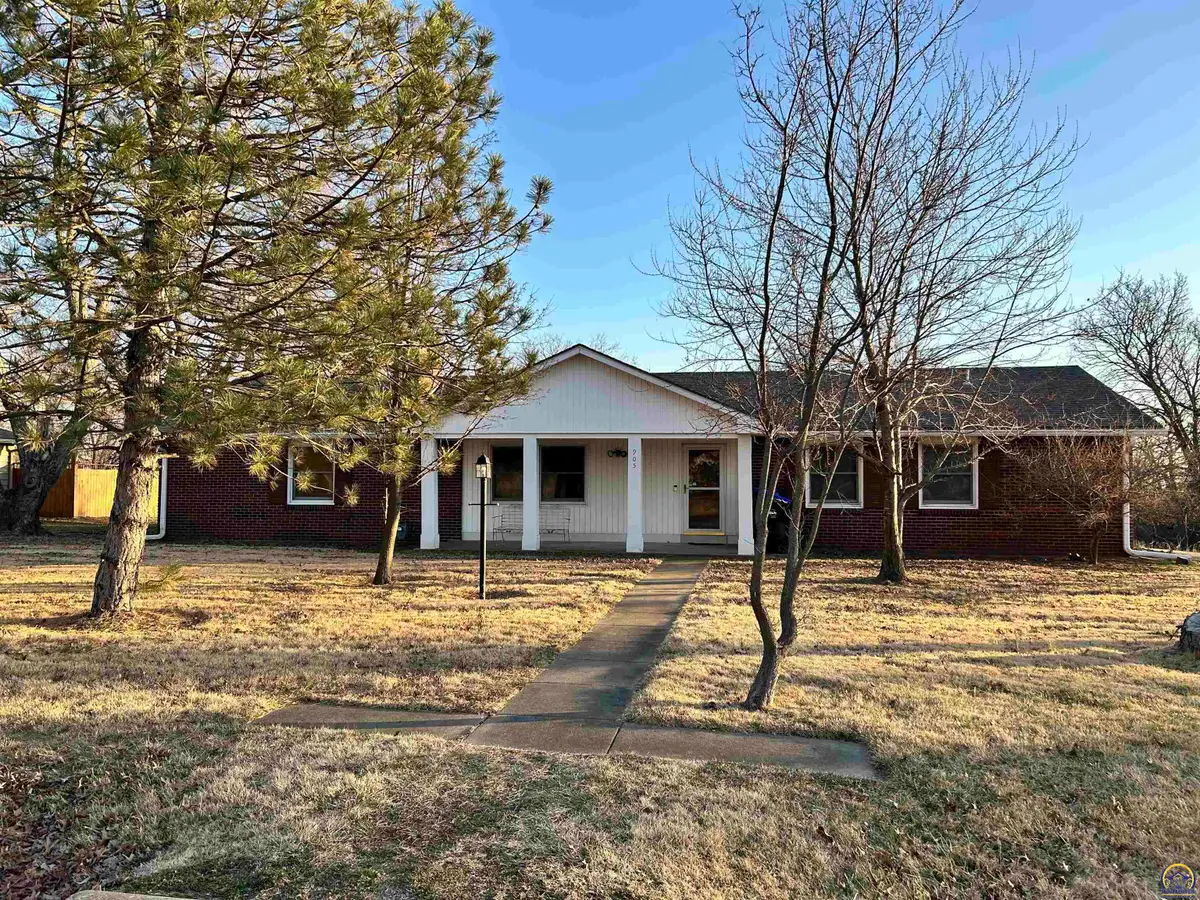 905 NE Hilltop Dr, Topeka, KS 66617 - #1