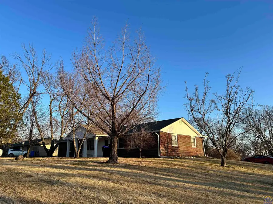 905 NE Hilltop Dr, Topeka, KS 66617 - #3