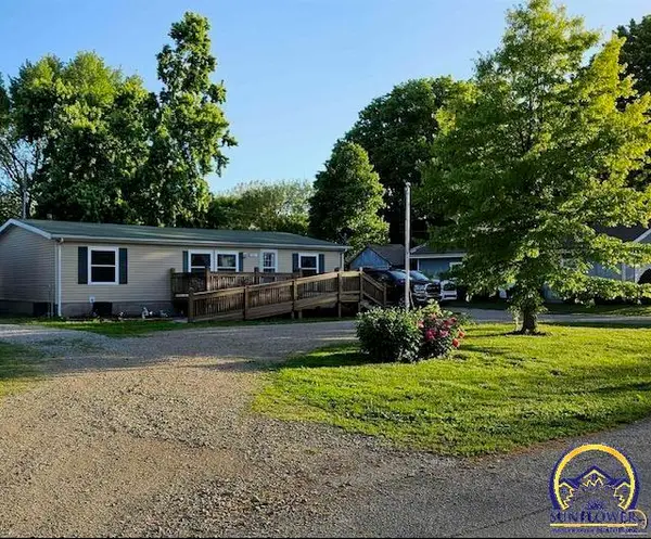 511 W North St, Carbondale, KS 66414