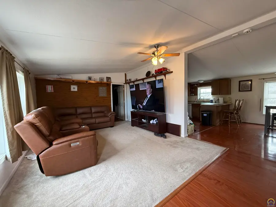 511 W North St, Carbondale, KS 66414 - #3