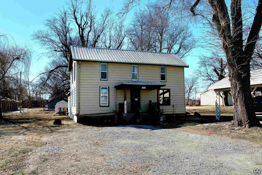 317 Chestnut St, Everest, KS 66424 - #3