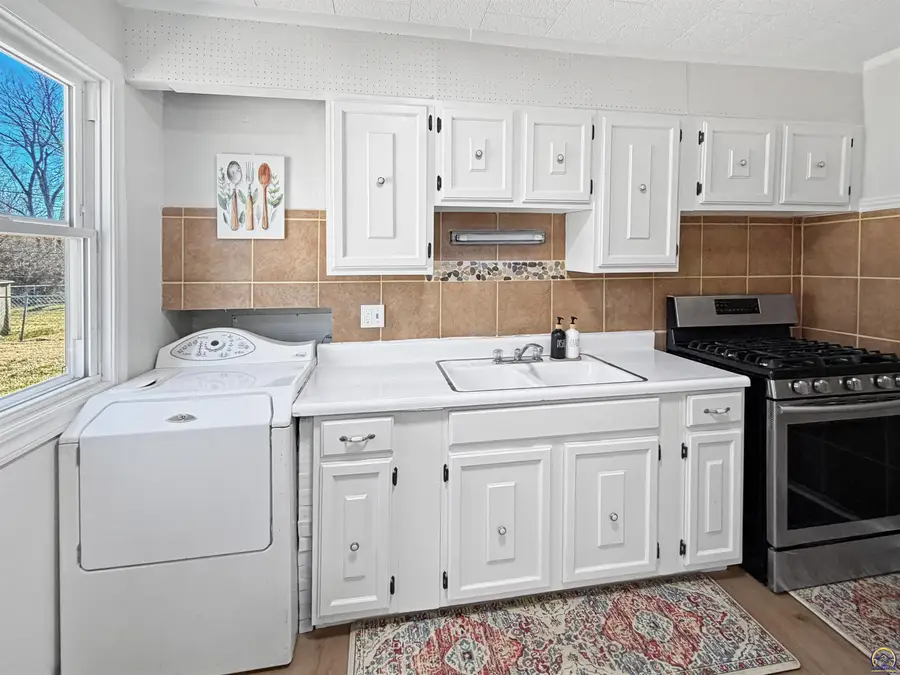 3308 SE Colfax St, Topeka, KS 66605 - #3