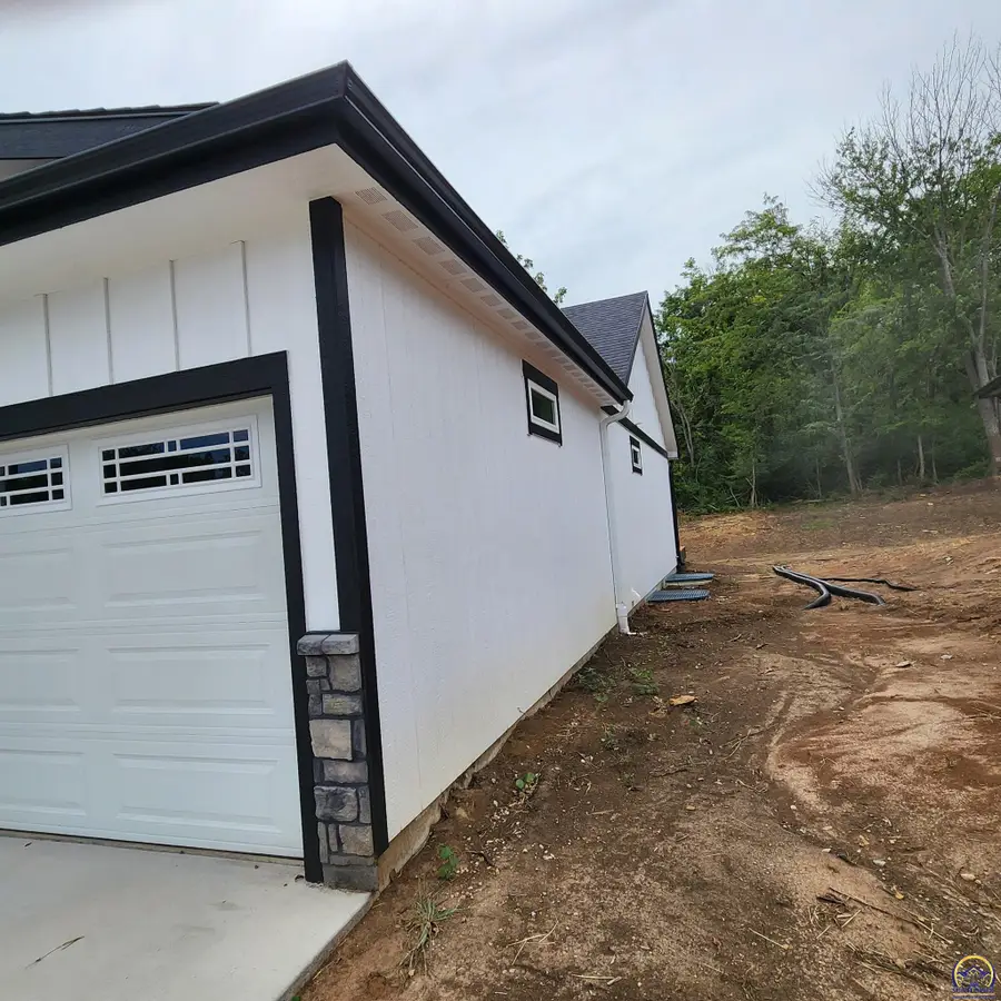 6353 Crescent Rim Dr, Ozawkie, KS 66070 - #3