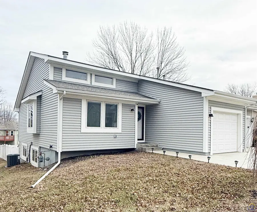 3504 SW Eveningside Dr, Topeka, KS 66614 - #2