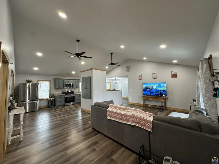 310 E Bridge St, Perry, KS 66073 - #2