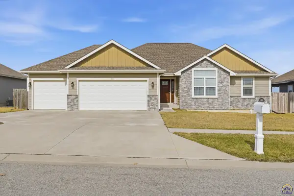 3334 SW 43rd St, Topeka, KS 66610