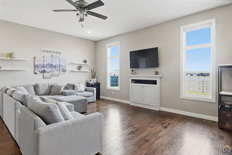 3334 SW 43rd St, Topeka, KS 66610 - #3