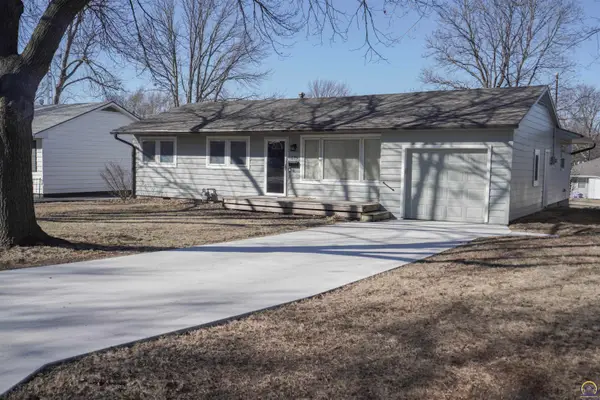 523 Montana Ave, Holton, KS 66436