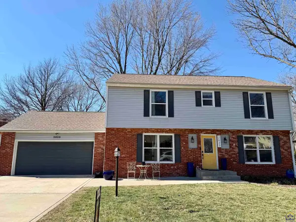 2633 SW Westport Dr, Topeka, KS 66614