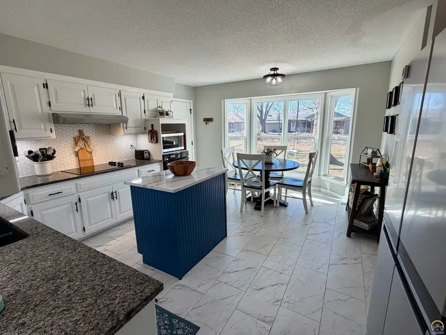 2633 SW Westport Dr, Topeka, KS 66614 - #3