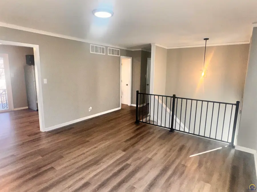 3210 SW 32nd St, Topeka, KS 66614 - #3
