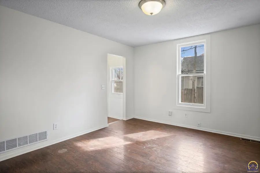 1128 Pennsylvania St, Lawrence, KS 66044 - #2