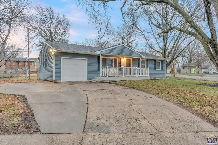 2600 SW Belle Ave, Topeka, KS 66614 - #2