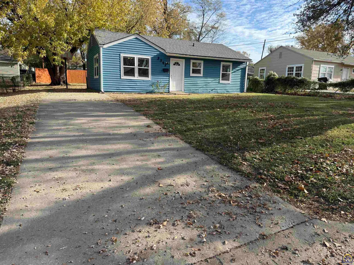 3342 SE Irvingham St, Topeka, KS 66605 - #1