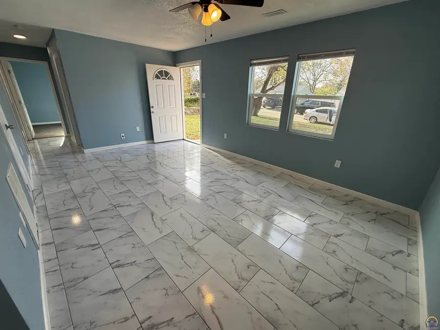 3342 SE Irvingham St, Topeka, KS 66605 - #3