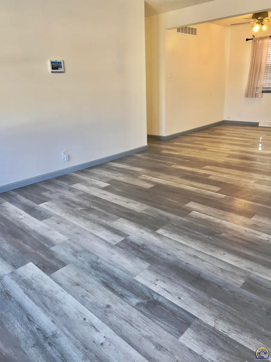 4839 SW 18th St, Topeka, KS 66604 - #3