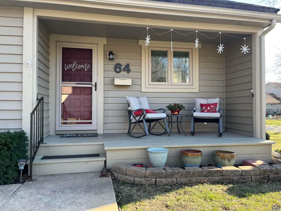 64 SW Pepper Tree Ln, Topeka, KS 66611 - #3