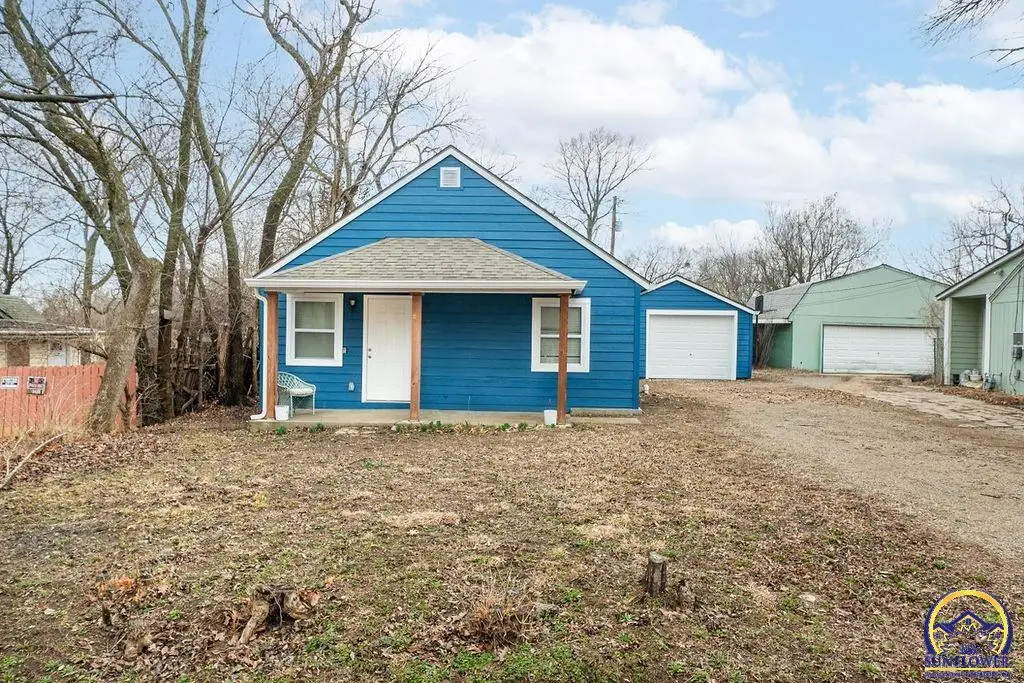 2723 SE Monroe St, Topeka, KS 66605 - #1