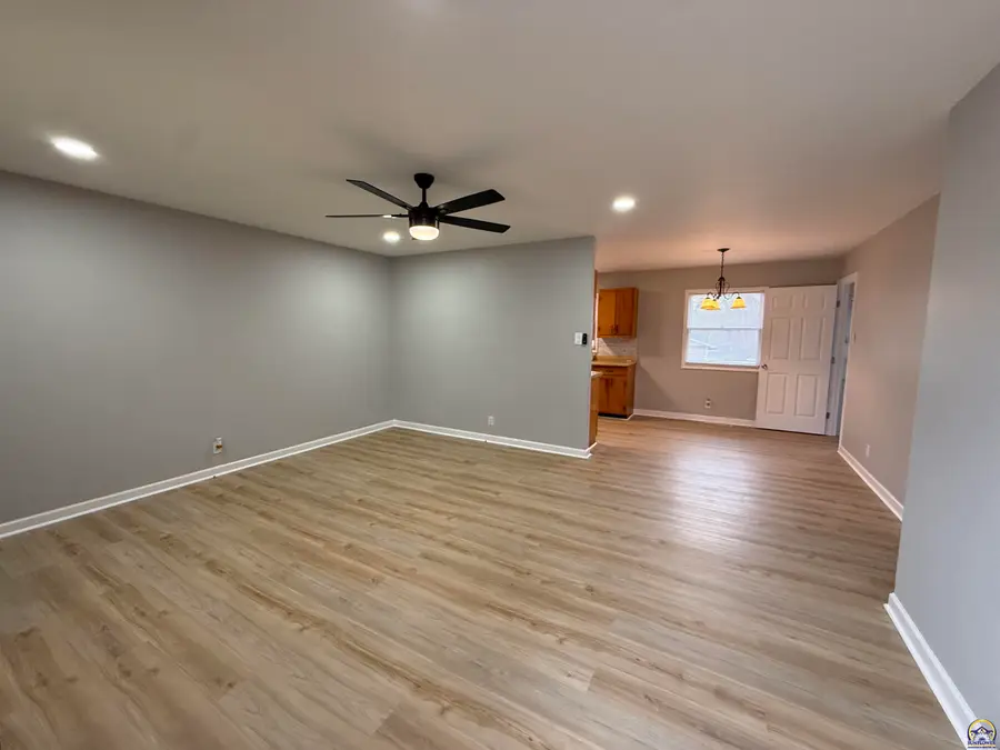 2208 SE Market St, Topeka, KS 66605 - #2