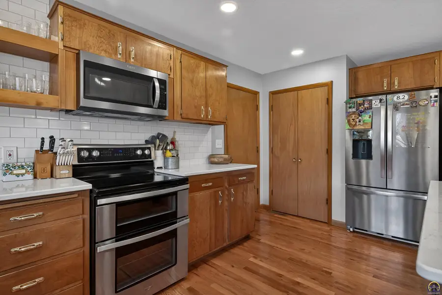 1901 SW Valley Glen Rd, Topeka, KS 66615 - #3