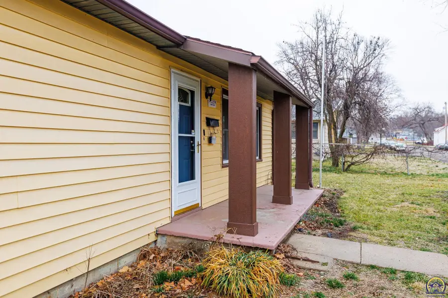 205 S 4th St, Saint Marys, KS 66536 - #2