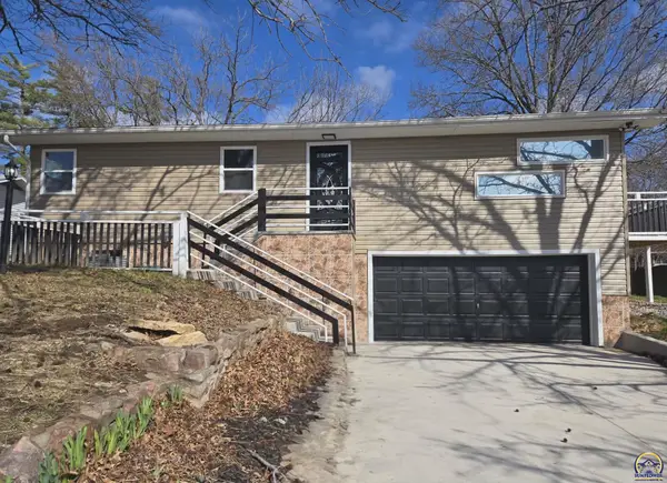 308 Kansa Dr, Ozawkie, KS 66070