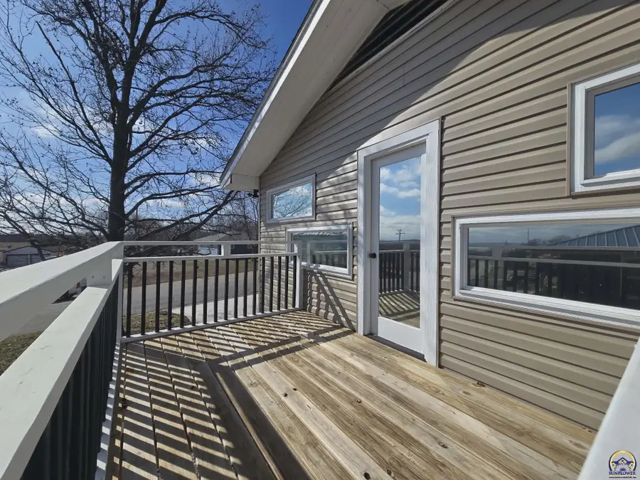 308 Kansa Dr, Ozawkie, KS 66070 - #2