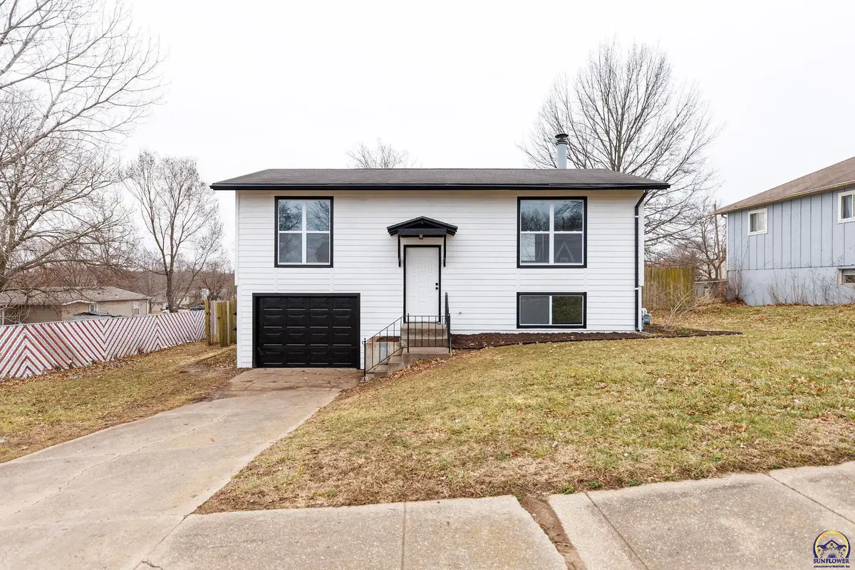 3732 SE Fremont St, Topeka, KS 66609 - #1