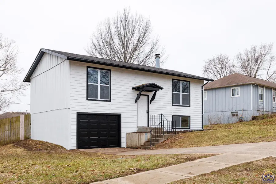 3732 SE Fremont St, Topeka, KS 66609 - #2