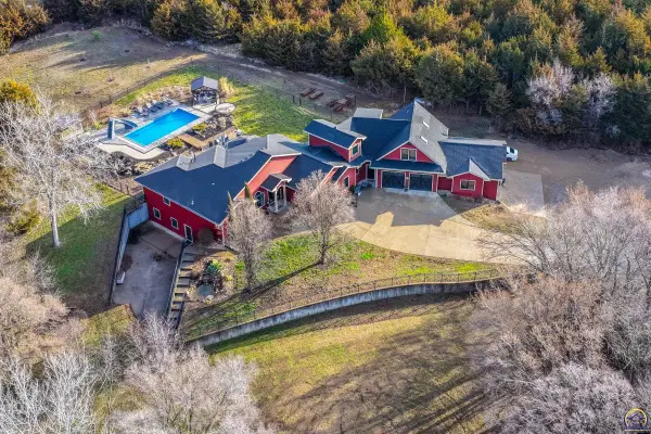 6016 NE Olympia St, Topeka, KS 66617