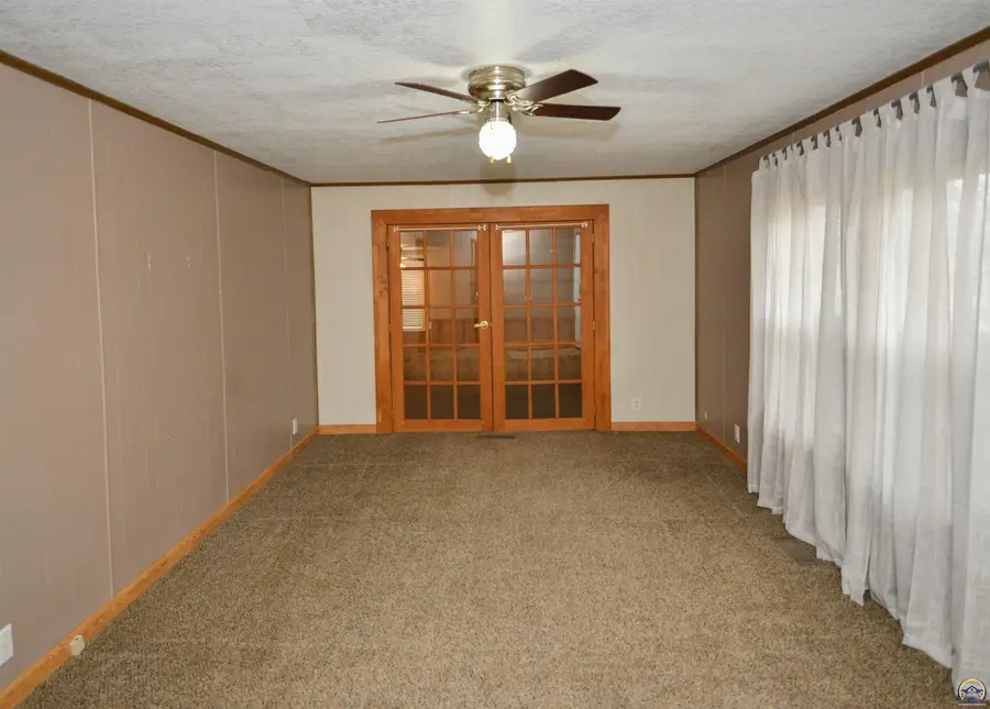 302 7th St, Americus, KS 66835 - #3